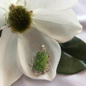 STERLING SILVER GREEN STONE PENDANT NWOT